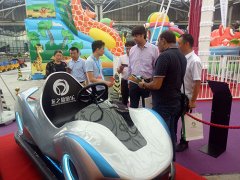公園新型游樂(lè)設(shè)備電瓶車(chē)上交通道路場(chǎng)面不要太尷尬